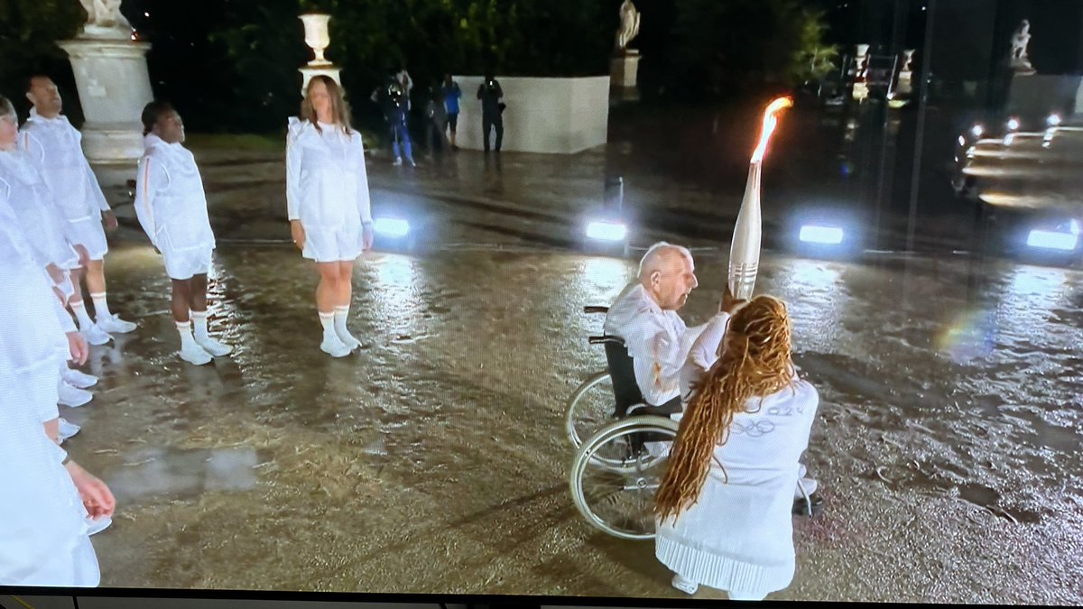 therichieryder's tweet photo. The oldest living French Olympian omg I’m gonna CRY #OpeningCeremony https://t.co/4RLsw4Ktmu