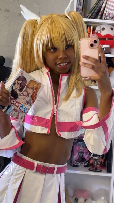 So happy!!! ??? Got to cosplay a character i absolutely love and adore~! ? day one complete ^^ https://t