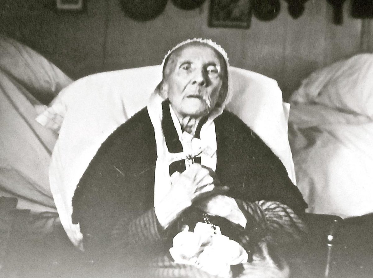 « Satan sera publiquement invoqué, le vrai Dieu insulté. On évoquera, en plein public, Satan, le Maître des Puissances, le grand chef qui détournera les lois de leur bonne route, en une marche effroyable. »

Marie-Julie Jahenny, 1882