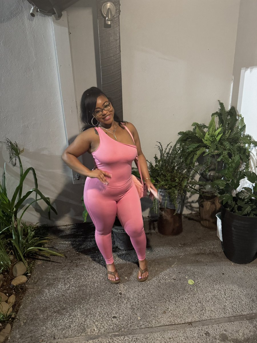 xPrettyAss_Nee's tweet photo. you ever seen a problem this pretty? #nofilter 🩷🩷🩷🩷 https://t.co/q68MftFBvL