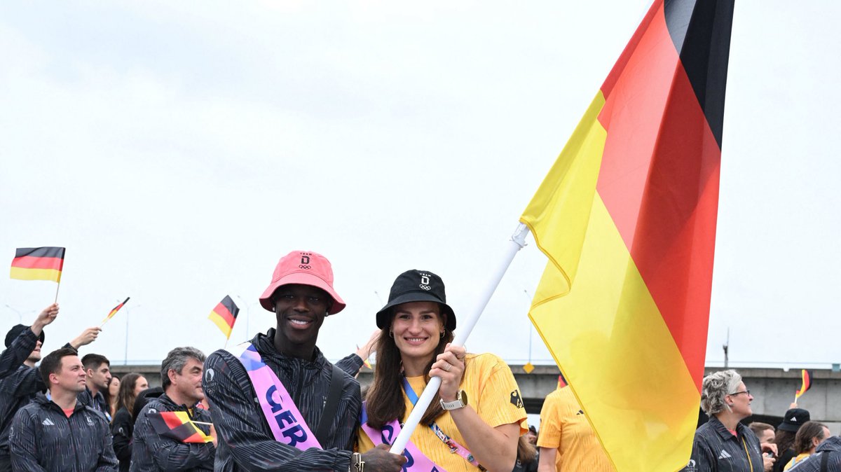 NBA's tweet photo. LeBron James, Dennis Schroder, and Giannis Antetokounmpo represent their countries as flag bearers in the #Paris2024 Opening Ceremony! https://t.co/HWjxXK1wyW