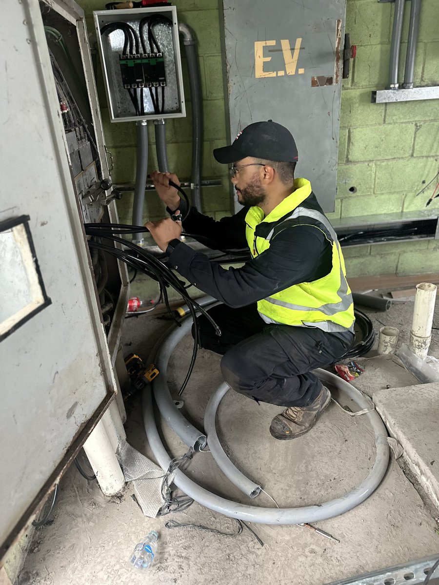 J_ColM97's tweet photo. Unstoppable.
#HotWireWork
#PowerSys
#SolarEnergy
#SomosMasi https://t.co/POlwibPnsQ