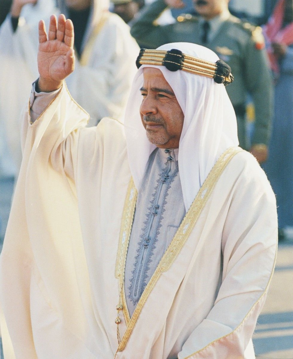 sultan_mq7's tweet photo. بقولكم سالفة 

أنا عُماني وأحب البحرين وهالشيء مفروغ منه لأن الكل يحبها بس فيه سبب يخليني أحبها بزيادة 

السبب بسيط جداً لأن والدي قالي أن الشيخ عيسى بن سلمان آل خليفة

اجتمع بمجموعة من العمانيين العاملين في البحرين قبل طفرة النفط عندنا وقال لهم:"ترى هذي بلدكم وأنتم أهل الدار ومثلكم مثل أي مواطن بحريني" وشكراً ..