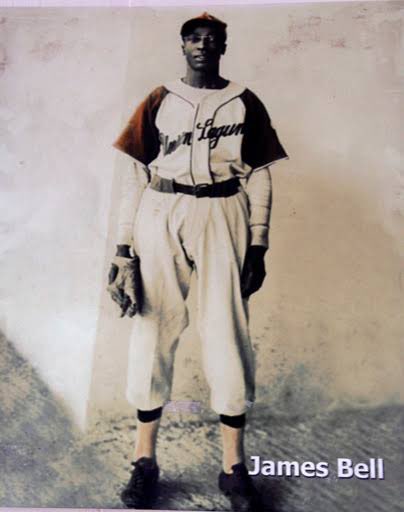 ElSlider's tweet image. Cool Papa Bell, un miembro del Salón de la Fama de Cooperstown, que también jugó en la @LigaMexBeis.

Ganó la Triple Corona de Bateo en 1940, con .437 de AVE, 12 jonrones y 79 carreras remolcadas.