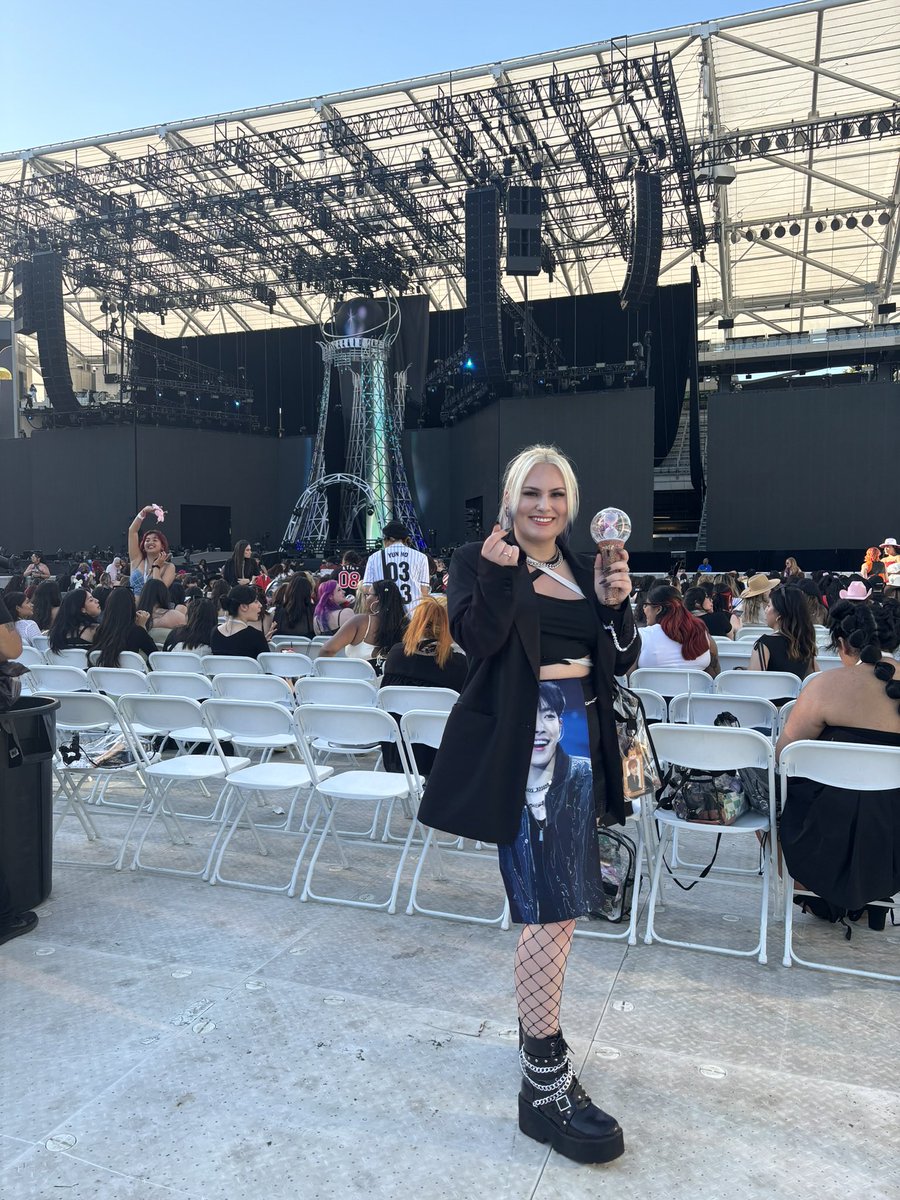 AmandaMWild's tweet photo. I have realized I never posted any pics from ateez LA https://t.co/nML3ukhcN8