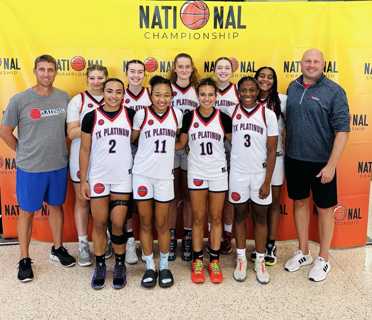 MateaStroder4's tweet image. Praying before our games 🙏🏽❤️🏀
@Platinumbball Thank you Coach Bartlett for believing in me and giving me the opportunity to play for you. It was such a great blessing and honor to play under your leadership. 

The last 2 weeks of my AAU career, I found my family. The culture was…