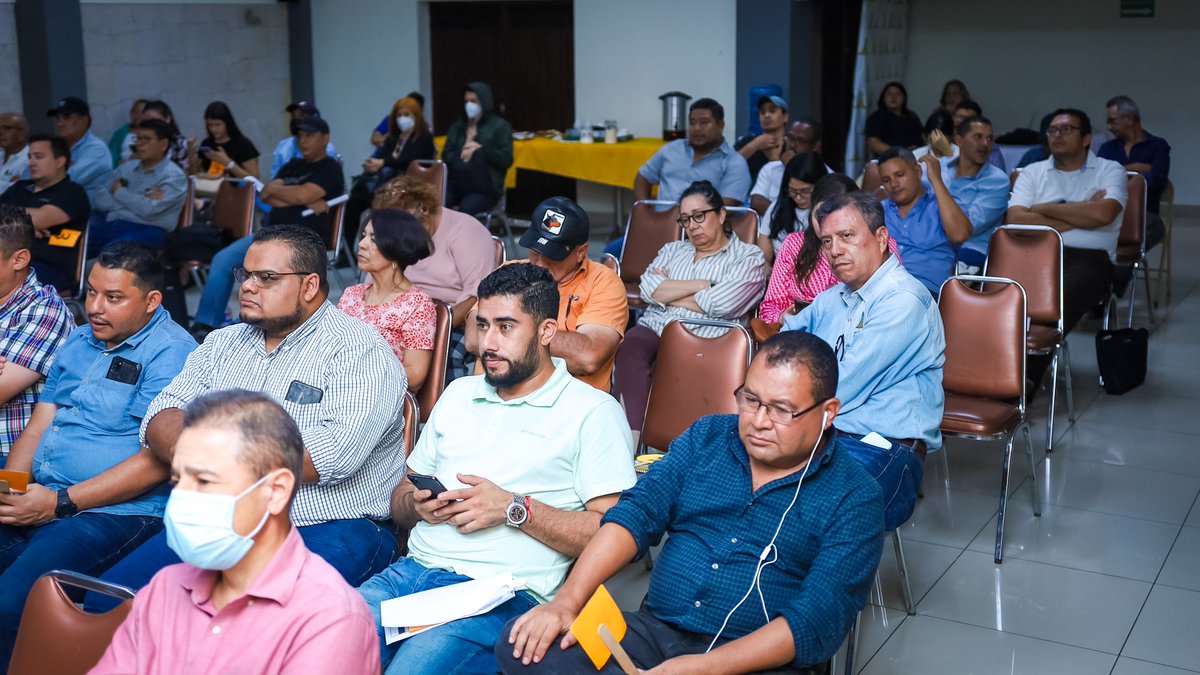 andrescastrohn's tweet photo. 🏗️👷🏽Comenzando asamblea general ordinaria del Colegio de Ingenieros Civiles de Honduras
Estamos trabajando para fortalecer nuestro gremio y aportar al progreso de nuestro país.
#IngenieríaCivil #CICH https://t.co/of5x2jnmqo