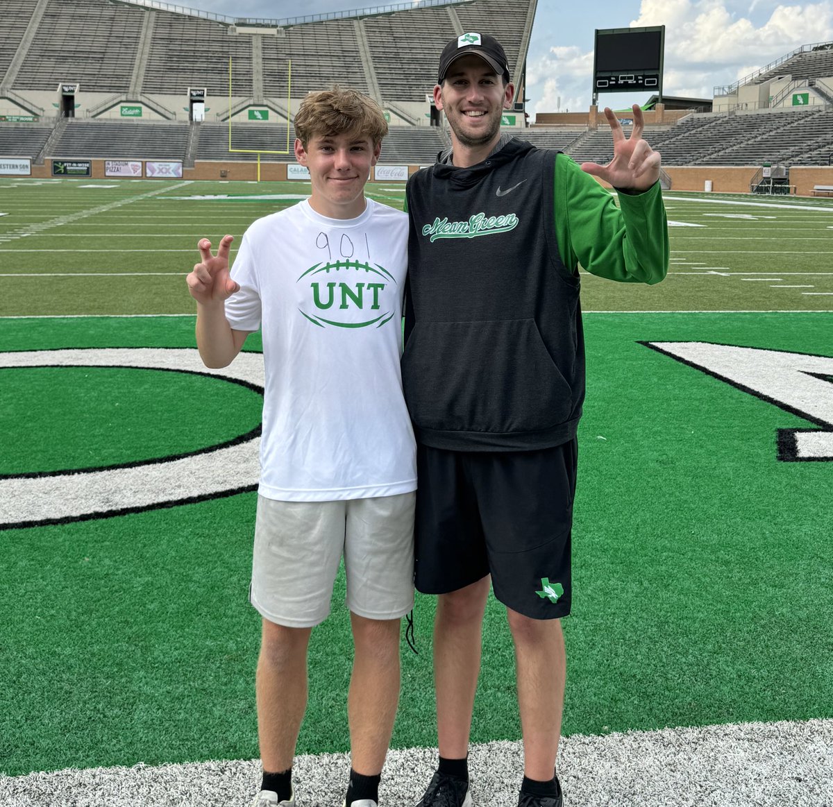 CameronAllen08's tweet photo. Had a great day yesterday at @MeanGreenFB Last Dance camp.
Thanks @Coach_Conwell for the tips!
@CoachTowels @OberkromKicking #btw https://t.co/oEOKac1YoF