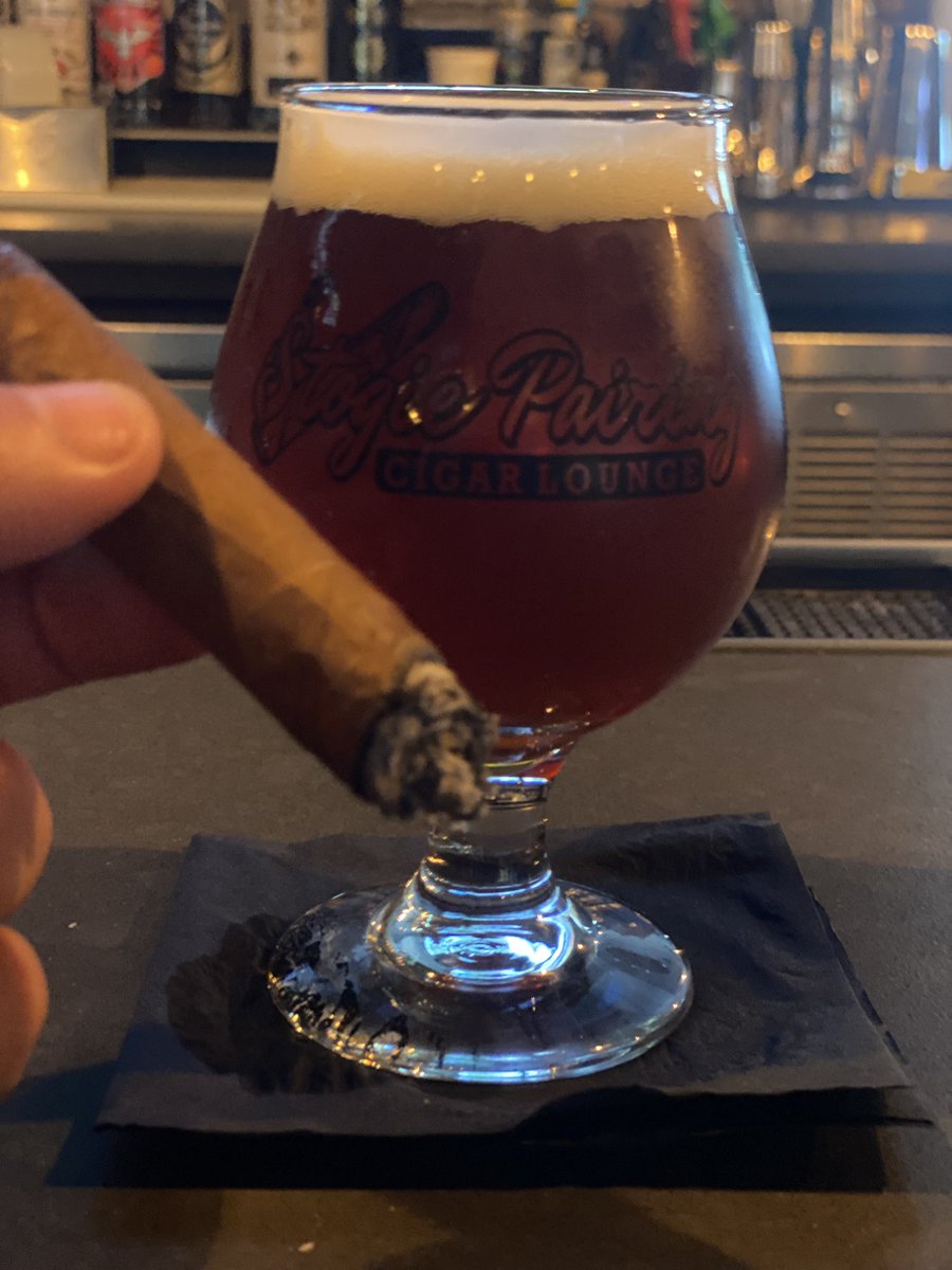 ProfPhysics2's tweet image. Cheers to Friday. 🍻💨