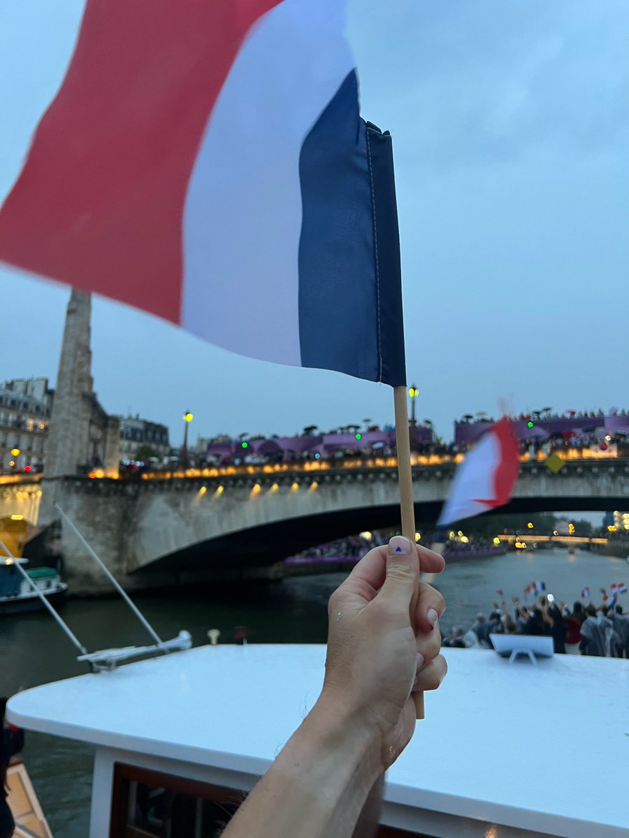 Brossier Amandine (@brossieramand1) on Twitter photo POV : quand t’es sur le bateau de <a href="/EquipeFRA/">Equipe France</a> pour la cérémonie d’ouverture des Jeux Olympiques de <a href="/Paris2024/">Paris 2024</a> 👀💙🤍❤️ POV : quand t’es sur le bateau de <a href="/EquipeFRA/">Equipe France</a> pour la cérémonie d’ouverture des Jeux Olympiques de <a href="/Paris2024/">Paris 2024</a> 👀💙🤍❤️