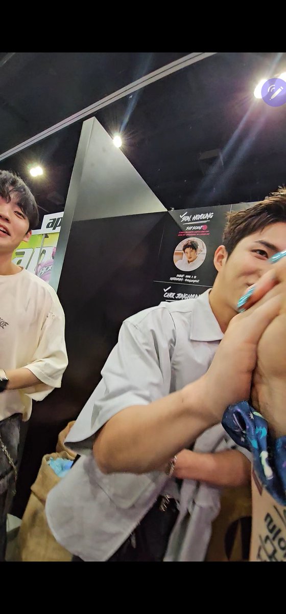 ASO1969's tweet photo. I won hi touch with A.C.E! I'm crying!
##ACEINUS #ace #AceSupernatural #ACE_REWINDUS https://t.co/XxGIHhDnQl