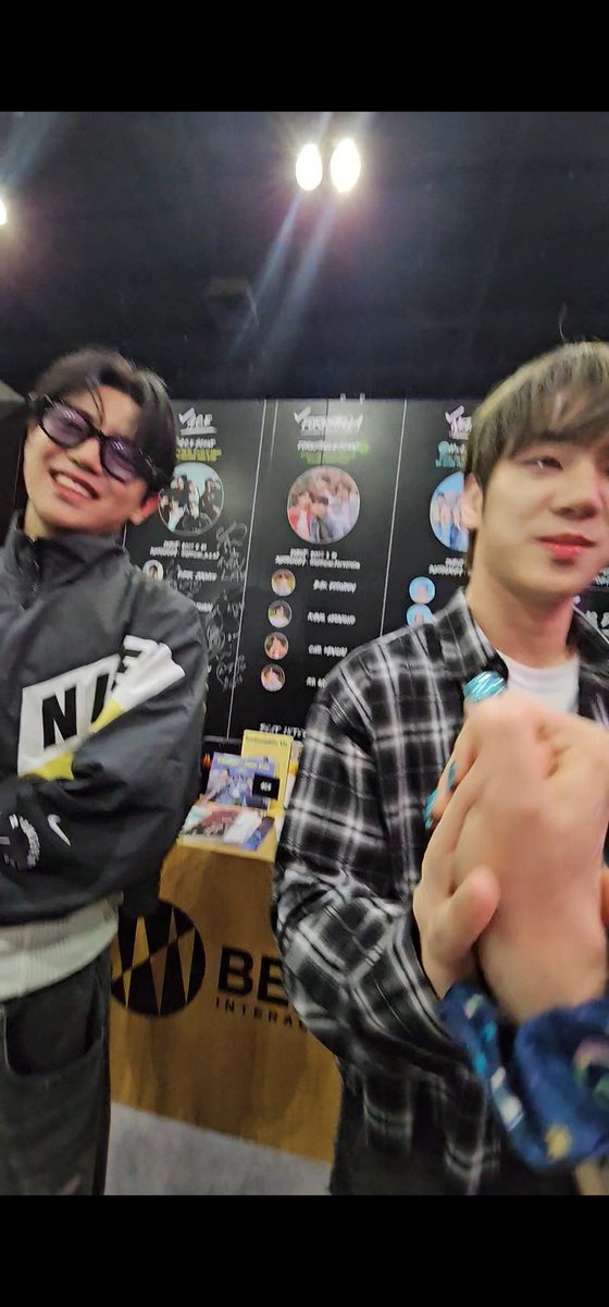 ASO1969's tweet photo. I won hi touch with A.C.E! I'm crying!
##ACEINUS #ace #AceSupernatural #ACE_REWINDUS https://t.co/XxGIHhDnQl