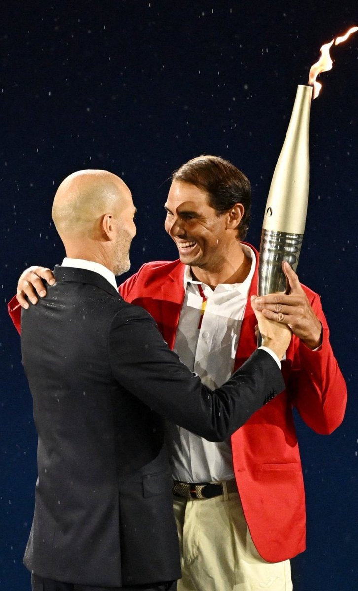 Fuentesftografo's tweet photo. "El Último Baile " Two #Leyends de #París2024 #Francia #paris2024olympics #París #PARIS2024 @RafaelNadal
🇪🇦👑🏆🇨🇵🎾 #Zidane https://t.co/0ci7OzIVi3