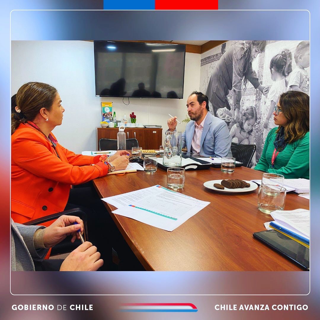 La Directora <a href="/MonicaMoralesSe/">Mónica Morales S</a> , y el equipo de R.O y Jurídico se reunieron con el Director Regional de la <a href="/supereduc_cl/">Supereduc</a> , Álvaro Farfán, y la Secretaria Tec. de la Intend. E. Parvularia, Yoxcy Campos, para coordinar procedimientos y mantención normativa de jardines infantiles