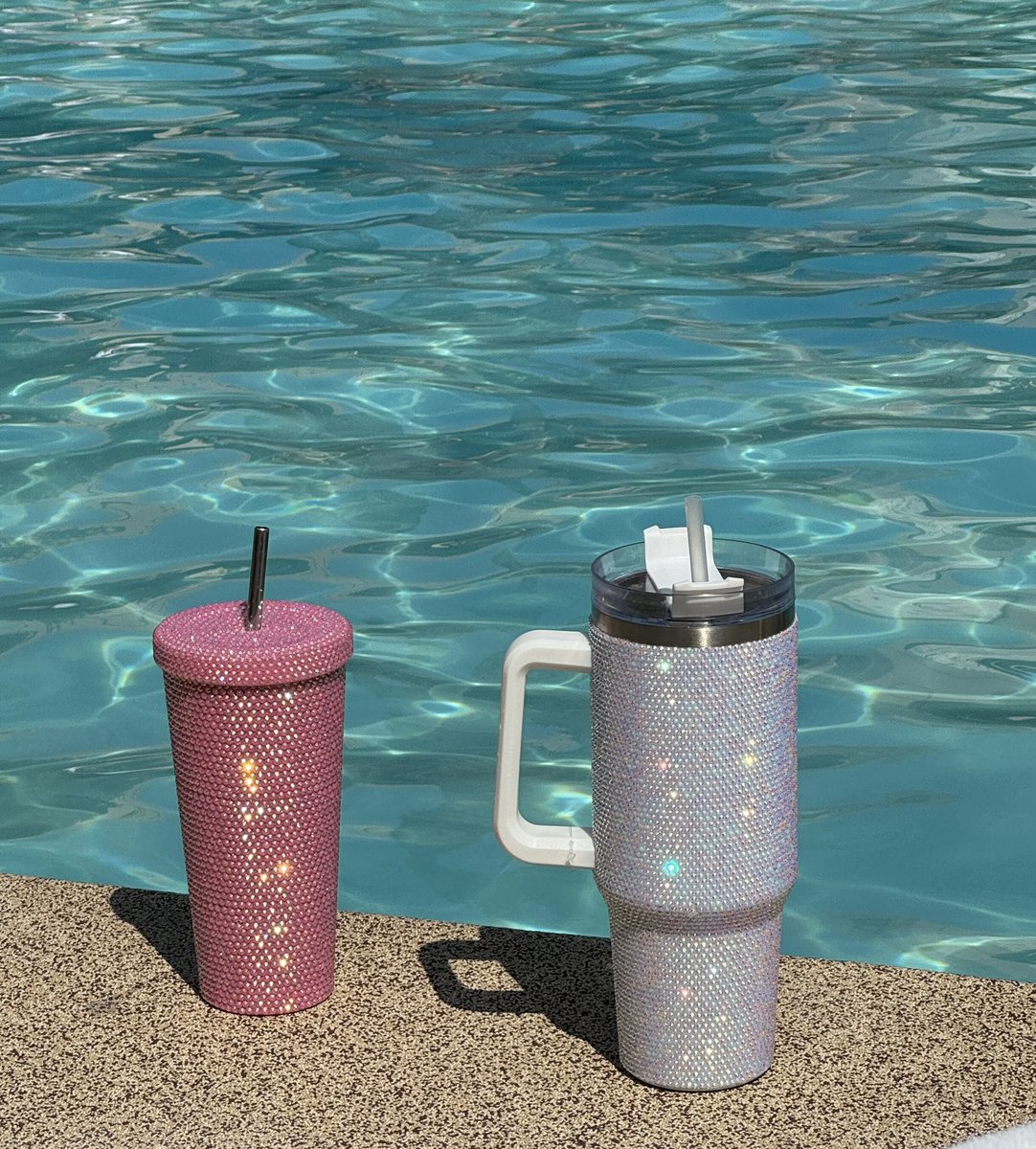 Poolside in Vegas 🤘