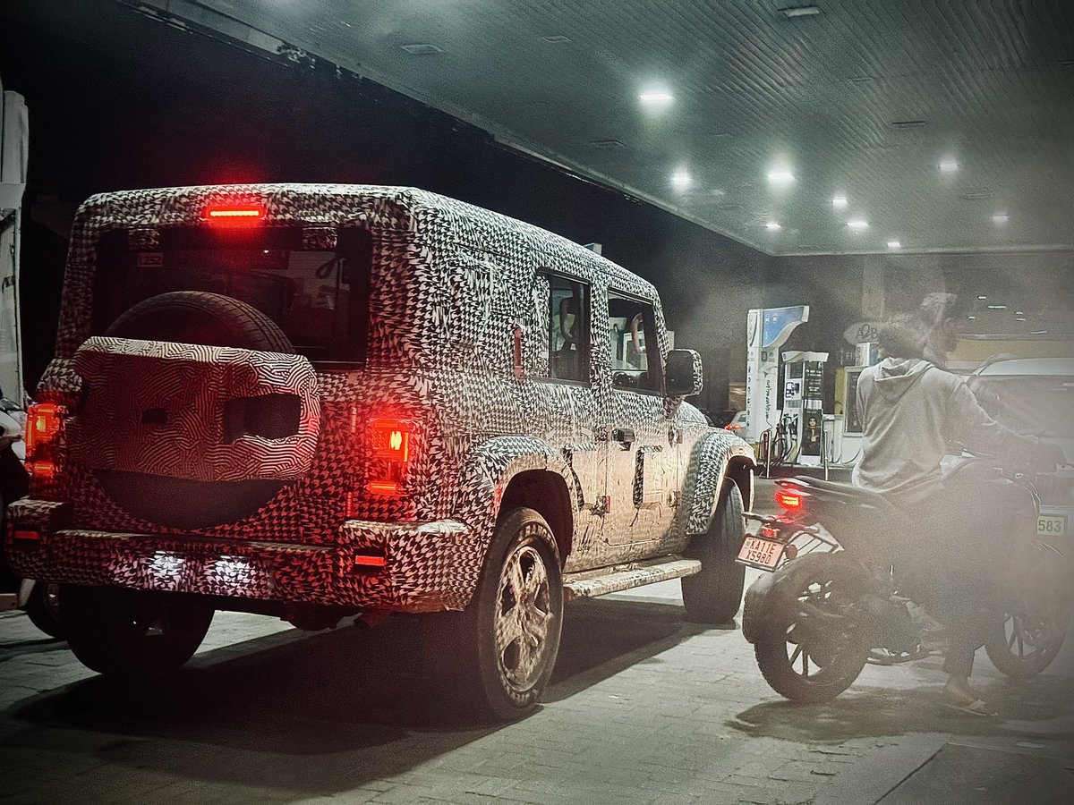 IBT_Auto's tweet photo. Mahindra Thar Roxx spotted testing in Bengaluru. 

Official launch on August 15, 2024.

What do you think?

#TharROXX https://t.co/8bPEidOF9o