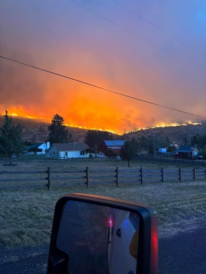 OSFM's tweet photo. When communities are threatened by wildfire, our agency mobilizes the Oregon structural fire service to provide protection.
We work alongside our wildland partners; while they focus on the wildland, we take care of protecting homes and critical infrastructure.
#Wilfire #Oregon https://t.co/M82wfpv41b
