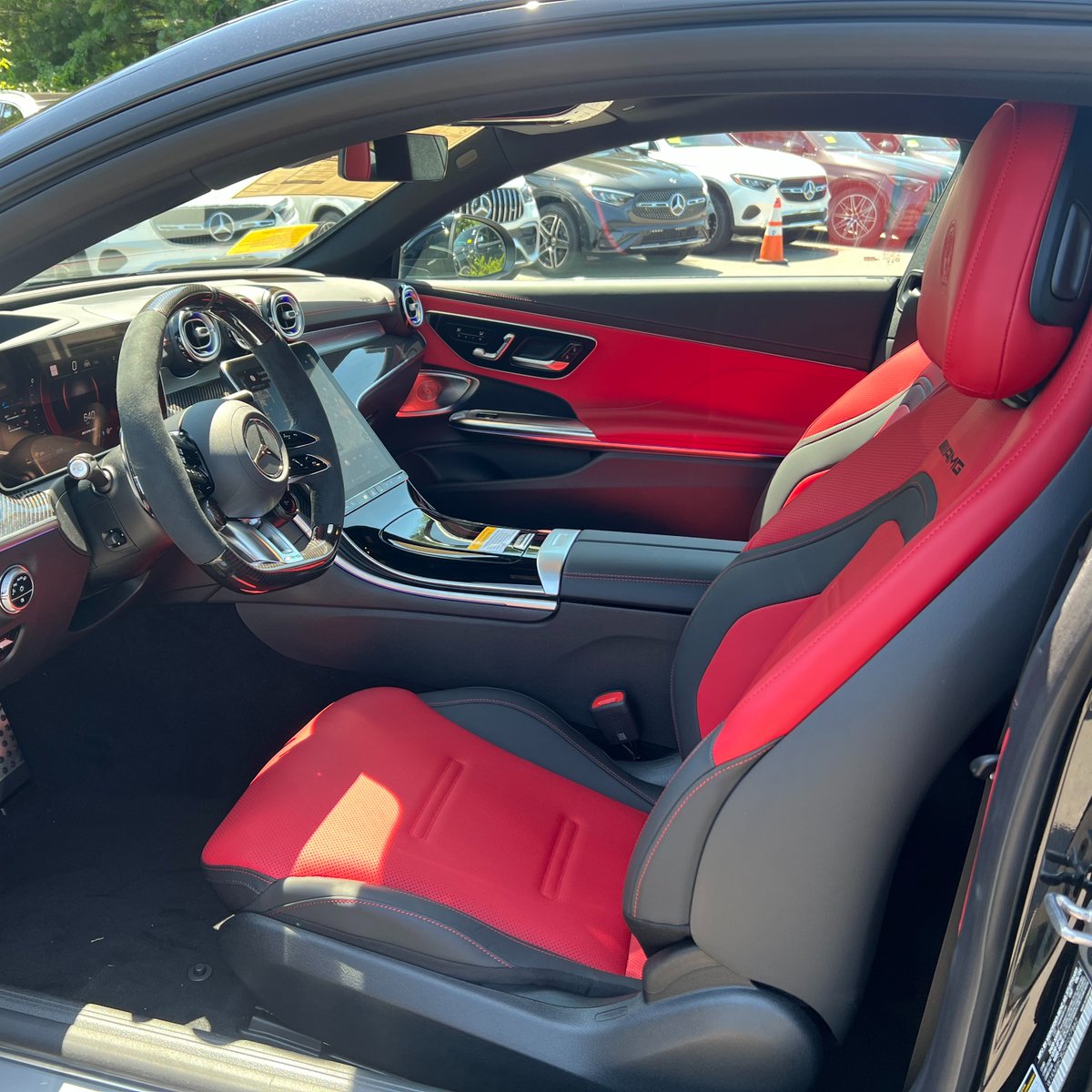 MBWestwood's tweet image. ❤️🖤 This stunning ride is striking from every angle! We love this classic contrast combination.

#MBUSA #WestwoodCars #TestDriveReady #AvailableNow