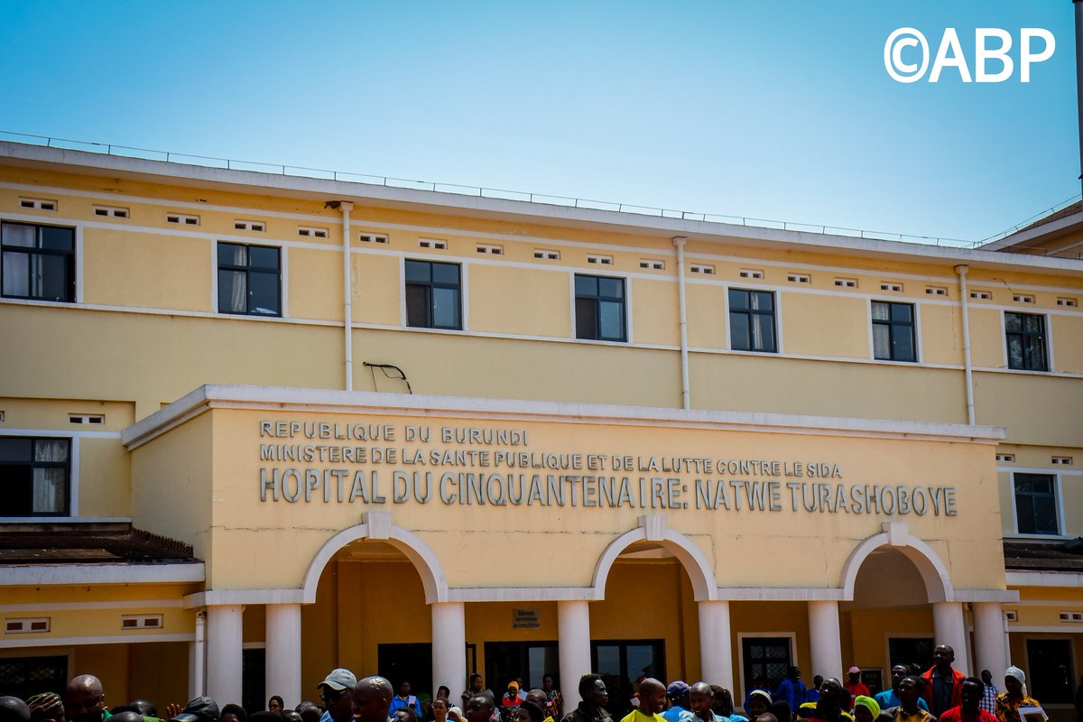 ABPInfos's tweet photo. Le Président @GeneralNeva a aussi  visité  un bloc de pédiatrie et d'un chantier du bloc de gynécologie de l'hôpital du Cinquantenaire Natwe Turashoboye de #Karusi. 
@Caravane_Inkebuzo https://t.co/90GtWRRUkt