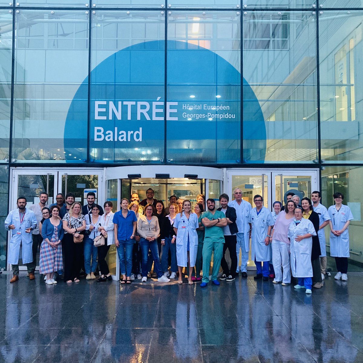 Anesthesie.Reanimation.HEGP (@anesth_rea_hegp) on Twitter photo 🎉🏨 Cérémonie d’ouverture des JO à l’HEGP: BBQ multidisciplinaire saucisses, bières sans alcool et retransmission sur grand écran ou comment allier gastronomie (!) team building sous la pluie et réserve de personnel en cas d’AMAVI.🚤⛴️🛳️🛥️🩺
<a href="/HopitalPompidou/">Hôpital européen Georges-Pompidou AP-HP</a> <a href="/SFAR_ORG/">SFAR Anesthésie Réanimation</a> 🎉🏨 Cérémonie d’ouverture des JO à l’HEGP: BBQ multidisciplinaire saucisses, bières sans alcool et retransmission sur grand écran ou comment allier gastronomie (!) team building sous la pluie et réserve de personnel en cas d’AMAVI.🚤⛴️🛳️🛥️🩺
<a href="/HopitalPompidou/">Hôpital européen Georges-Pompidou AP-HP</a> <a href="/SFAR_ORG/">SFAR Anesthésie Réanimation</a>