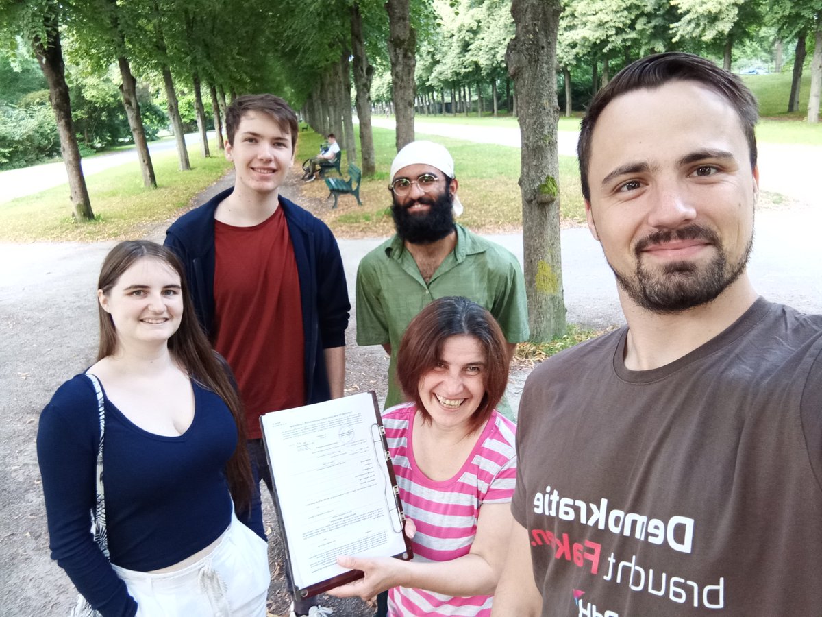 KnupferEva's tweet image. Gestern und heute haben wir in Hannover die ersten knapp 100 Uu's für die BTW gesammelt 🎉 die nächsten Monate wird man uns wohl öfter an der Leibniz Uni zu Gesicht bekommen 😊