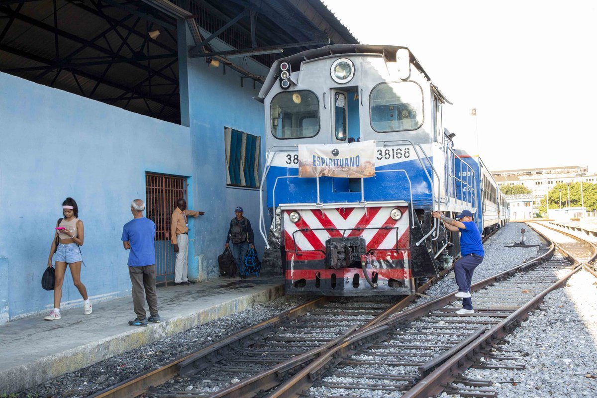 No es una llegada más, es la reanudación de una ruta ferroviaria muy solicitada por nuestra población, pues enlaza muchas localidades del centro del país con la capital.

#TrenEspirituano #TransporteCuba #TrenesCuba #TransporteSanctiSpiritus