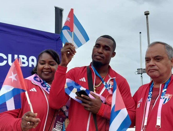 Ya estamos en París. 
#CubaInspira