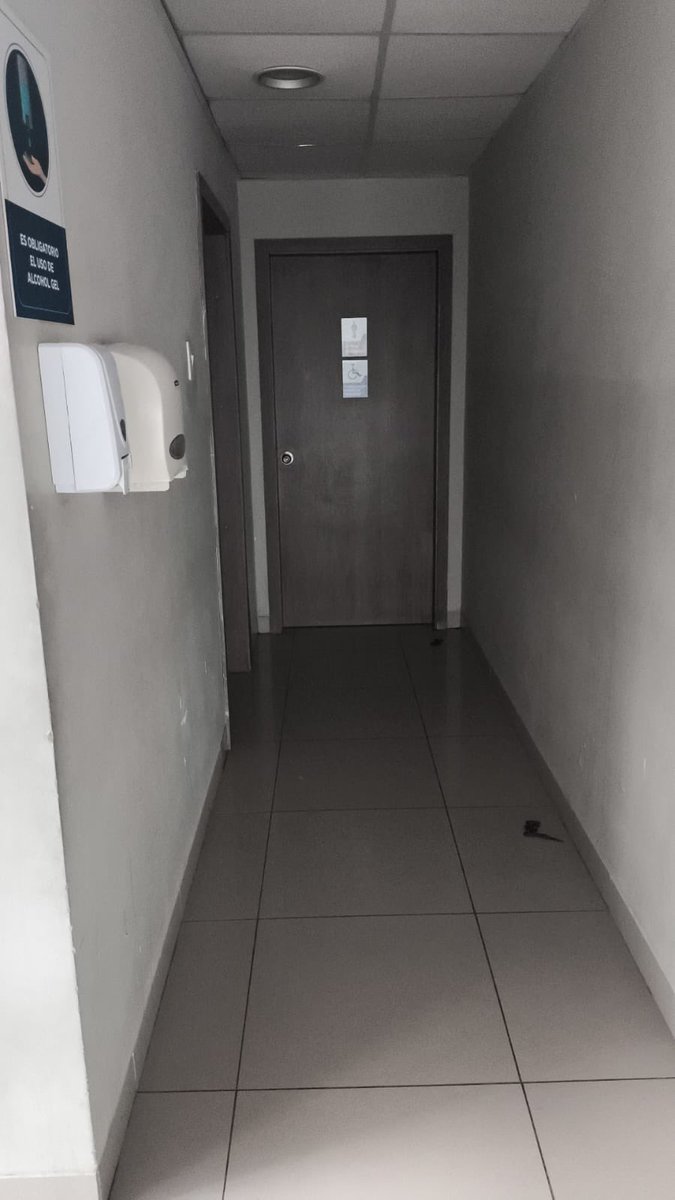 El Consejo de la Judicatura de Ecuador traslada a mujer en estado de lactancia a esta unidad, sin capacitación, sin justificar el cambio, a un lugar lleno de caca, insalubre violentando su estado de vulnerabilidad.
¿No se cansan de joder a la gente pobre?