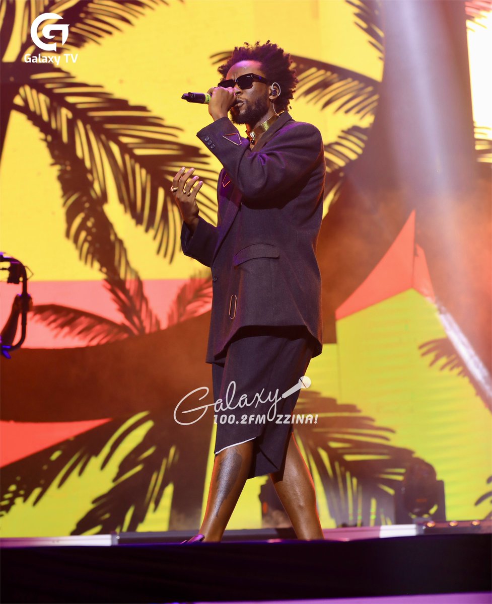 GalaxyFMUg's tweet image. Hakuna Dawa Star @Elijah_Kitaka1 came through for the #TimelessExperience in a distressed outfit 

He never goes wrong with fashion 👌

#ZzinaLifeStyle