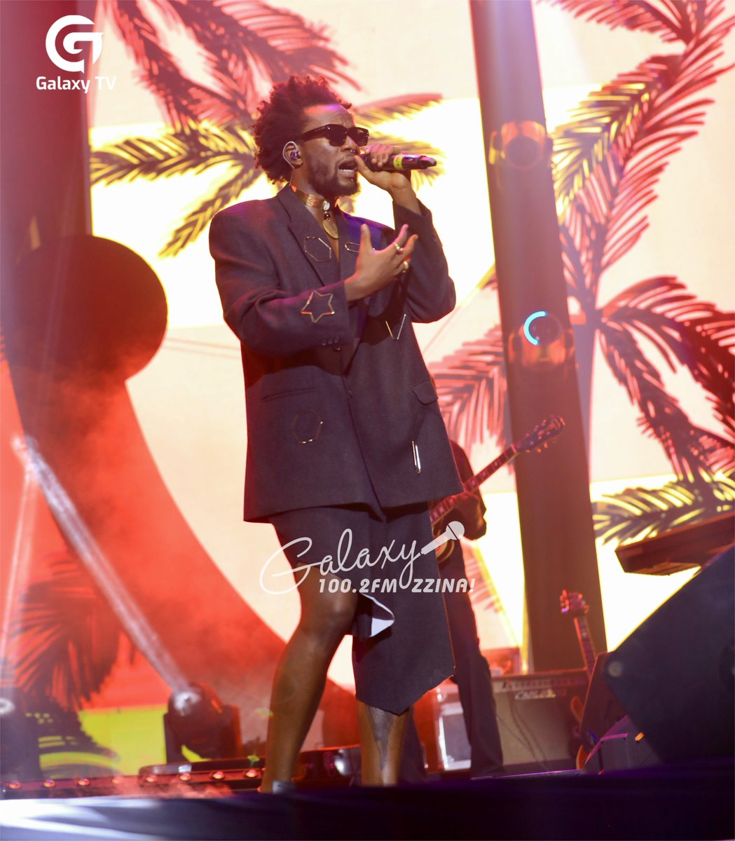 GalaxyFMUg's tweet image. Hakuna Dawa Star @Elijah_Kitaka1 came through for the #TimelessExperience in a distressed outfit 

He never goes wrong with fashion 👌

#ZzinaLifeStyle