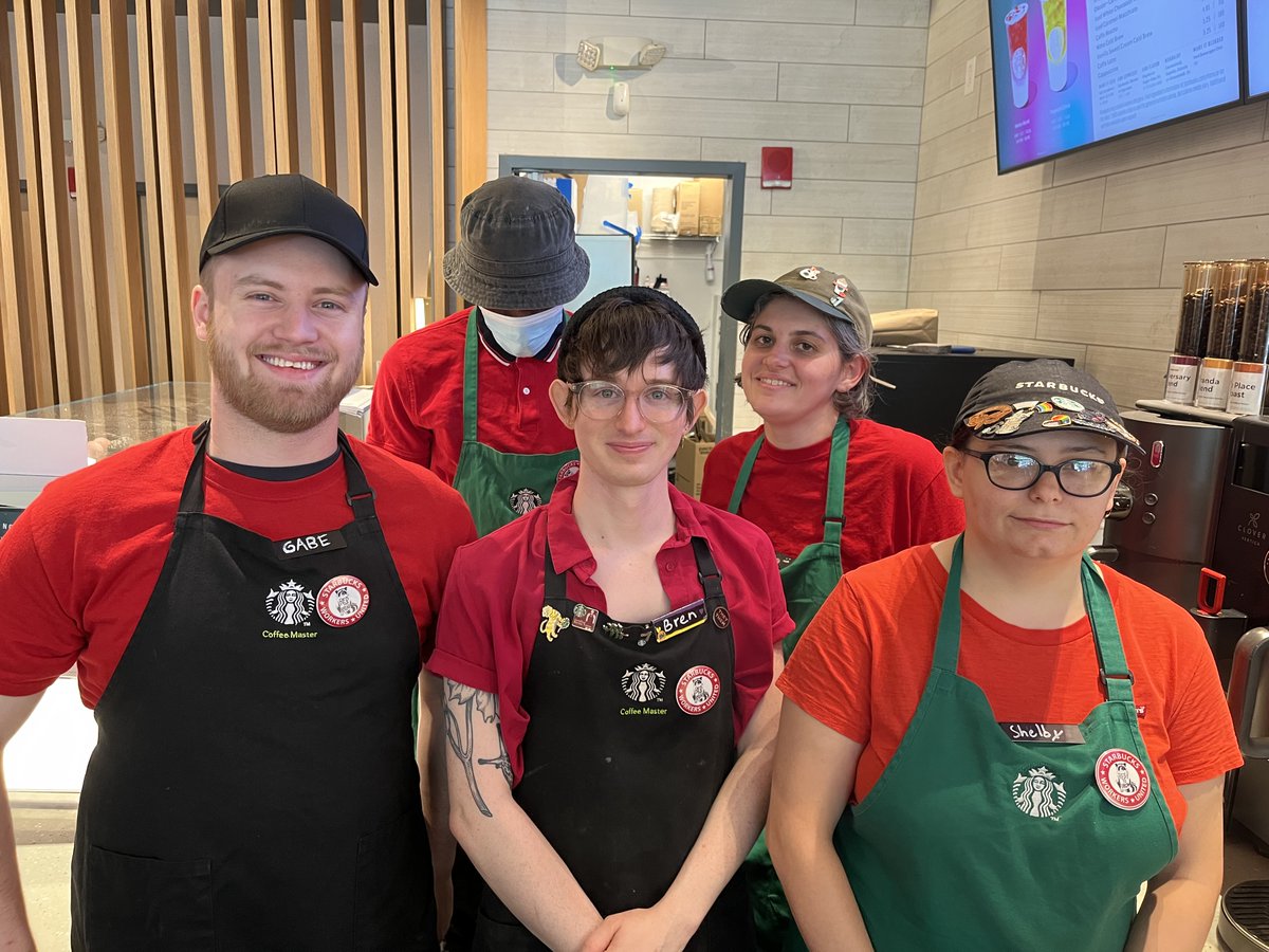 SBWorkersUnited's tweet photo. #RedForBread Weekend is kicking off today!

Workers are wearing red this weekend to show we're unified and RED-dy for our union contracts!

Support us by wearing red, ordering under the name "UNION STRONG" from a union store, and sharing some words of support with your baristas! https://t.co/2s3PGjTpX4