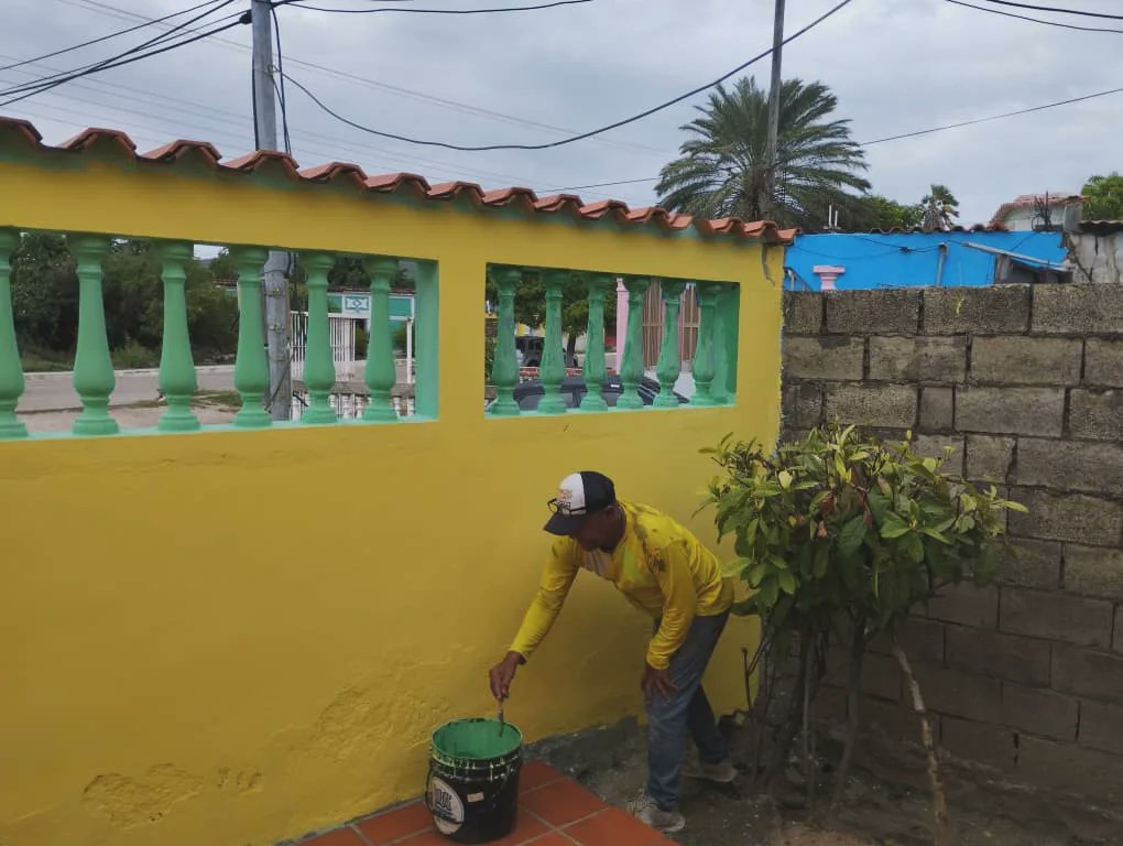 #26Jul24
Nos encontramos atendiendo la comunidad del Parque Bicentenario, municipio Marcano, siendo beneficiadas 965 familias

#SomosTricolor7nets
#MppopNe

<a href="/GRaulparedes/">Gral. Raúl Paredes</a> @Barrio_Tricolor <a href="/YulArmas_/">Yul Armas</a>