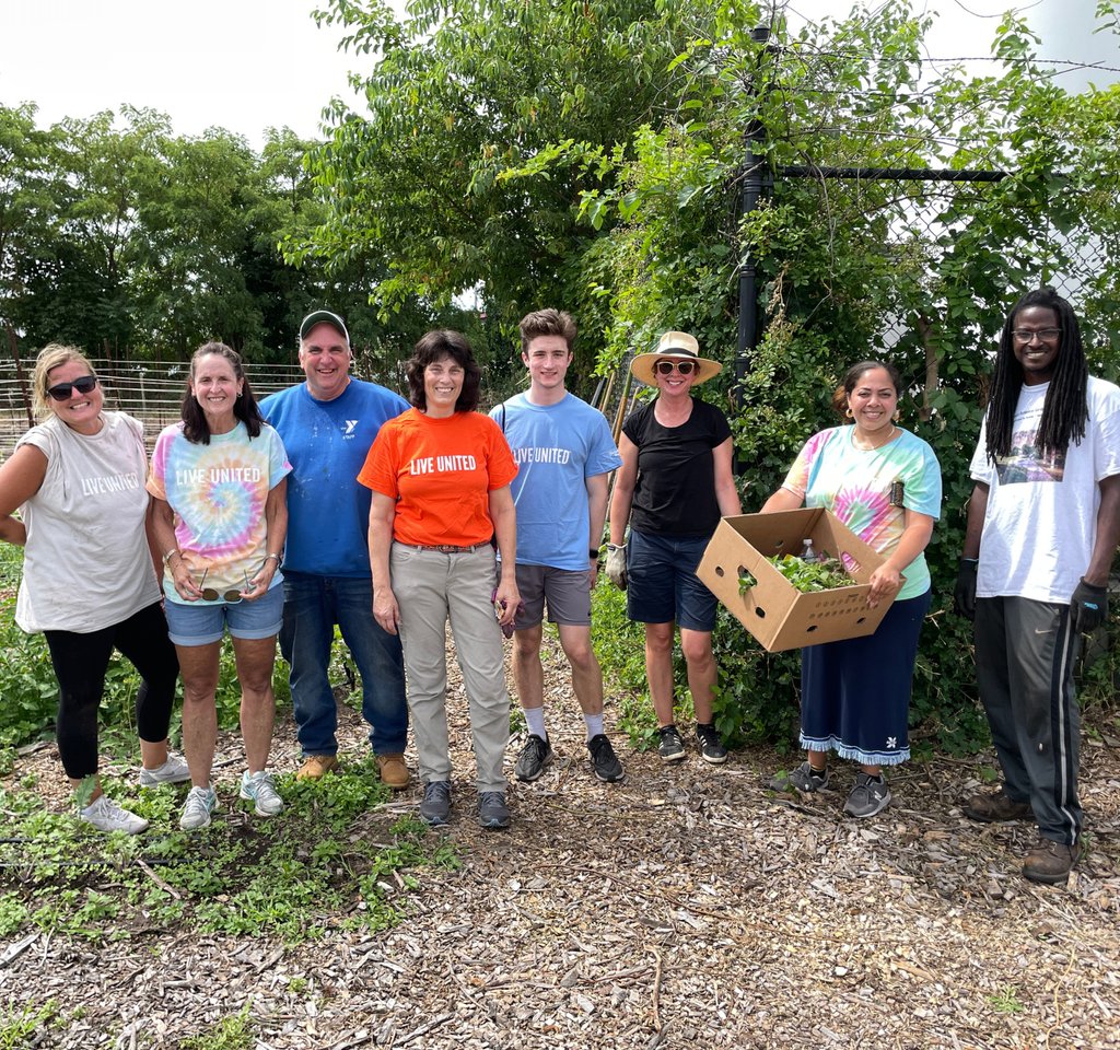 Seeking volunteers! Would you like to join us to help maintain Gather New Haven's beautiful community gardens across New Haven? We have four dates for you to choose from! 🌻🌷

Visit tinyurl.com/UWgardencleanu… to register and find out more! 

#communitygardens #liveunited