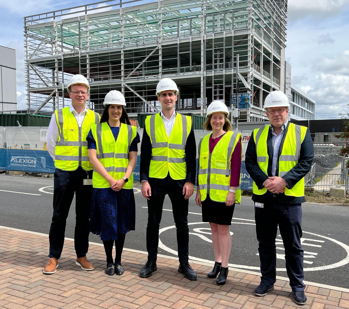 jackfchambers's tweet photo. I visited @AlexionPharma @AstraZeneca in Blanchardstown this afternoon. Great to get an update on developments and expansion already underway on the campus. 
We also discussed future growth plans and how Government can further support Research and Development in 🇮🇪 https://t.co/8QR7Ffu7sd