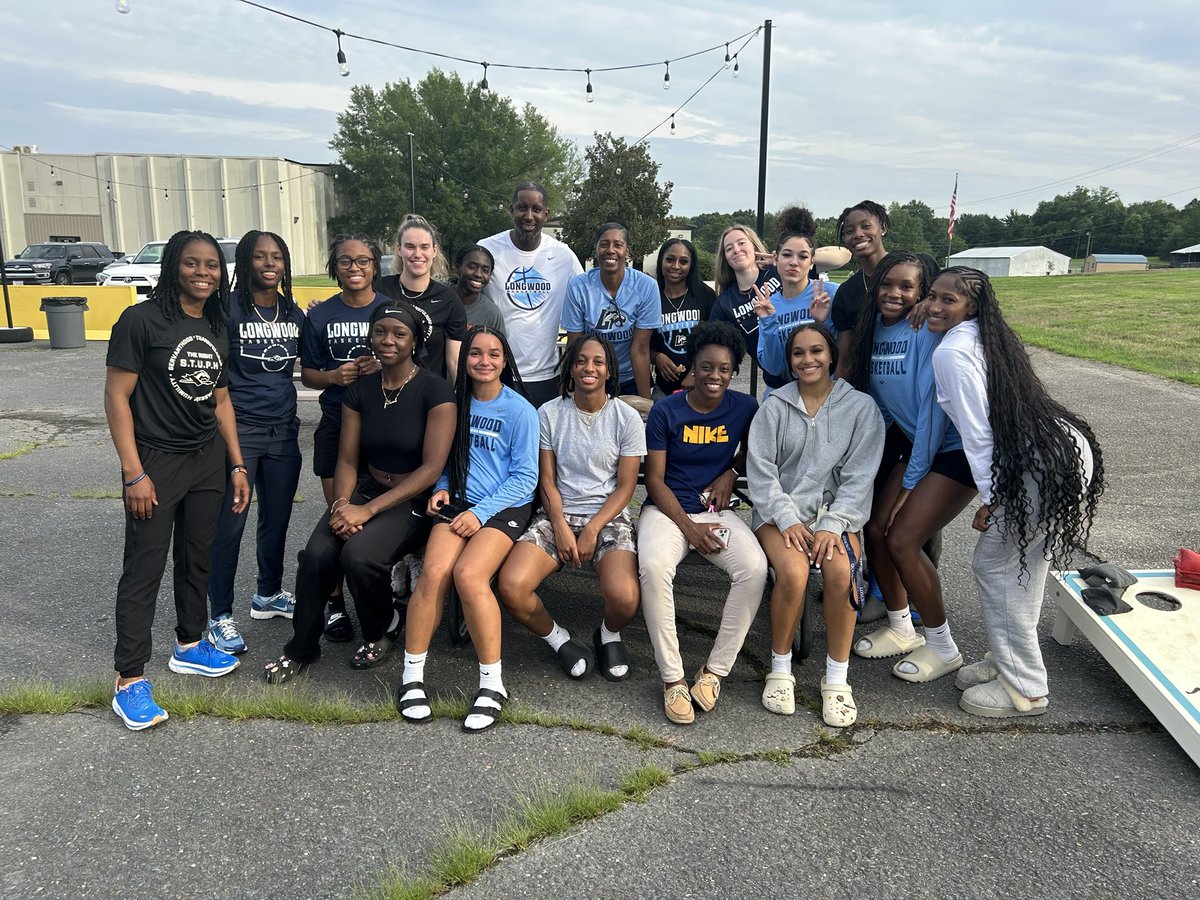 Wrapped up our 7 weeks of training today!  This bunch worked hard this summer.  Excited for the season ahead! ☺️💙