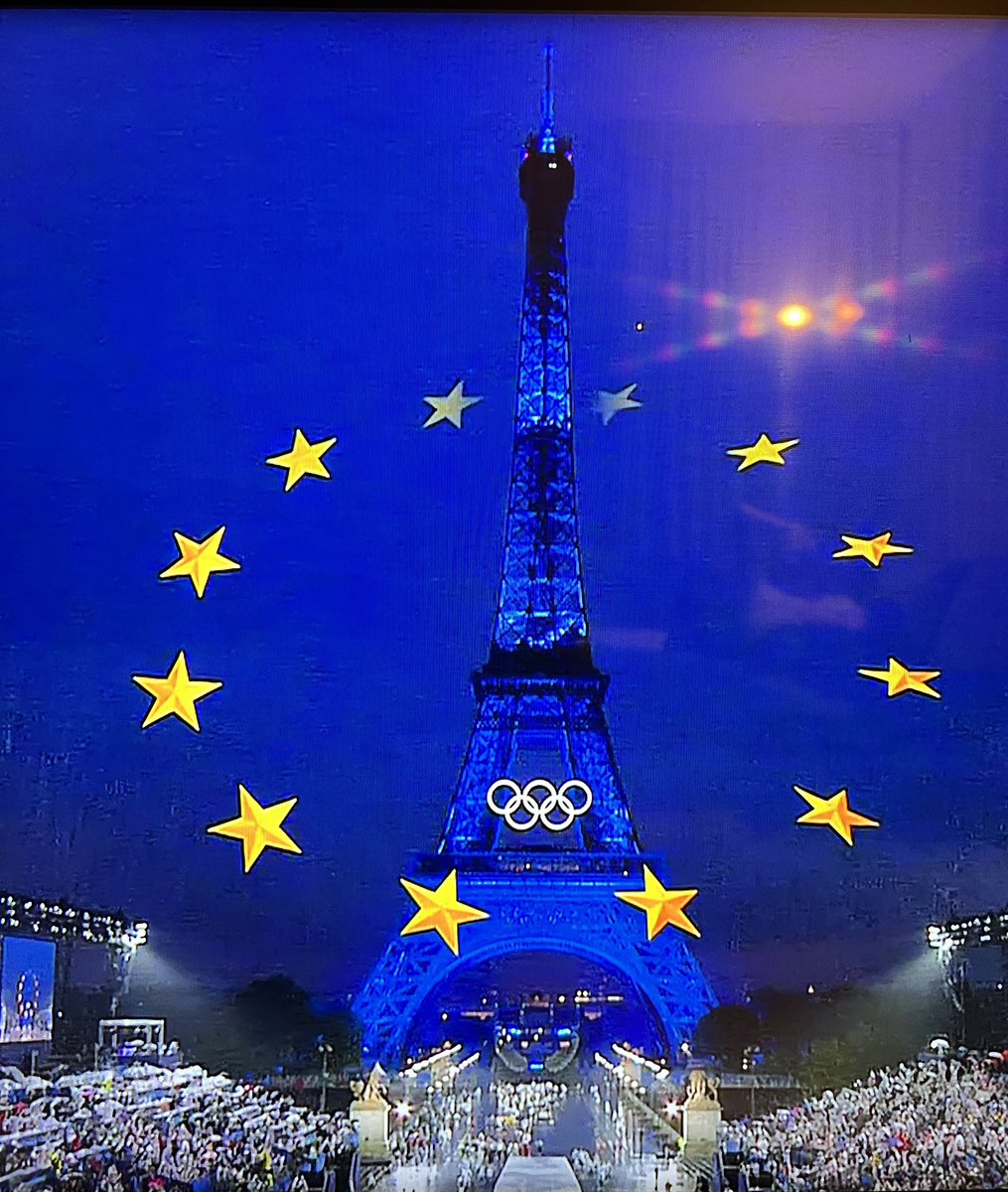 AnnetteRuess's tweet photo. Vive l‘Europe! #Paris2024 #OpeningCeremony 
@PulseofEurope https://t.co/5mxku9Jiou
