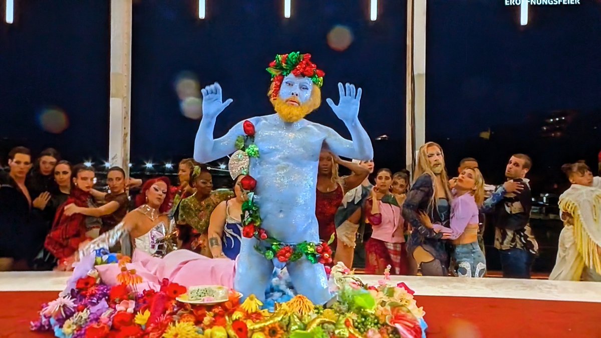 chrisbachmannch's tweet photo. Wenn man Genie auf Wish bestellt
#OpeningCeremony
#Paris2024 https://t.co/wRRlKq89k1