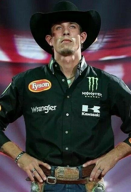 i’d like to take a moment to discuss how fine this man is. would anyone else like to share w the class?