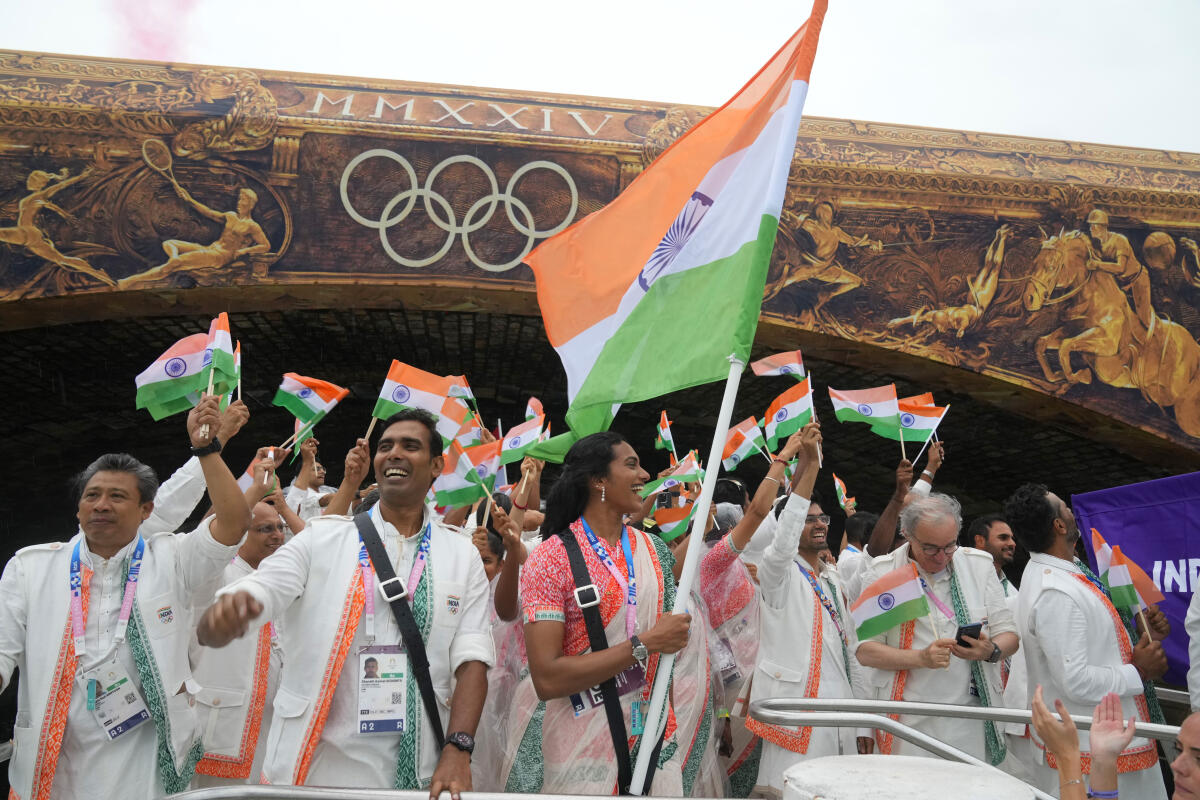 rgoyal12's tweet photo. #Paris2024 #OpeningCeremony https://t.co/xo3I6ntSBC