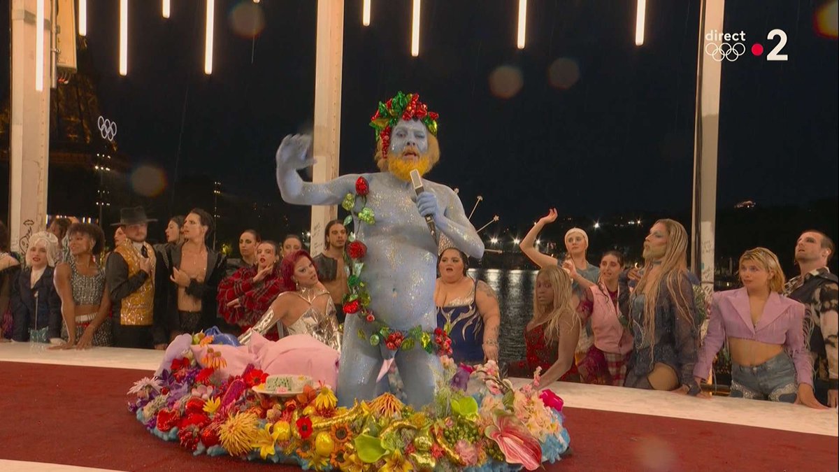 Torped00's tweet photo. Et maintenant le grand Schtroumpfs sous emphet... #ceremoniedouverture #OpeningCeremony https://t.co/jk5eElAklB