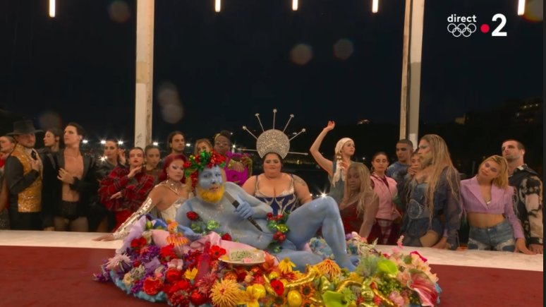 NewsTVReal's tweet photo. Elle a pris cher la petite sirène. #Paris2024 #JO2024Paris #Ceremoniedouverture #OpenningCeremony https://t.co/gd8IIVevhV