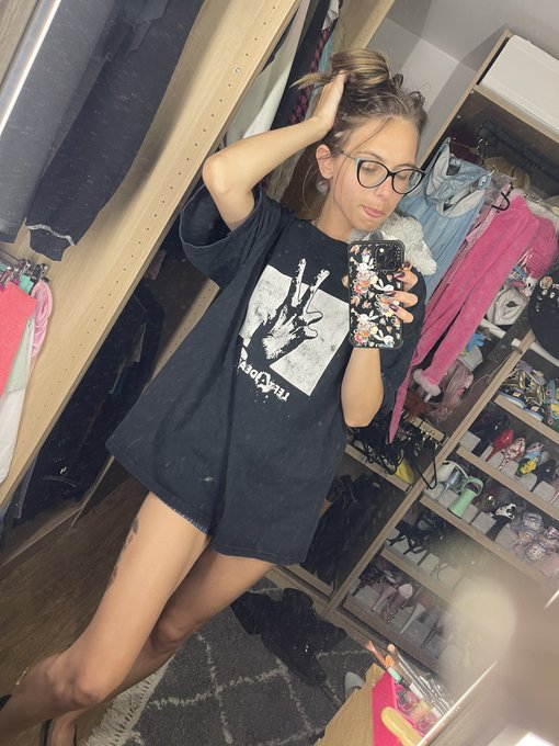 Been a busy week for me  I&rsquo;m a tired hot mess So check out my content while I sleep please Night all