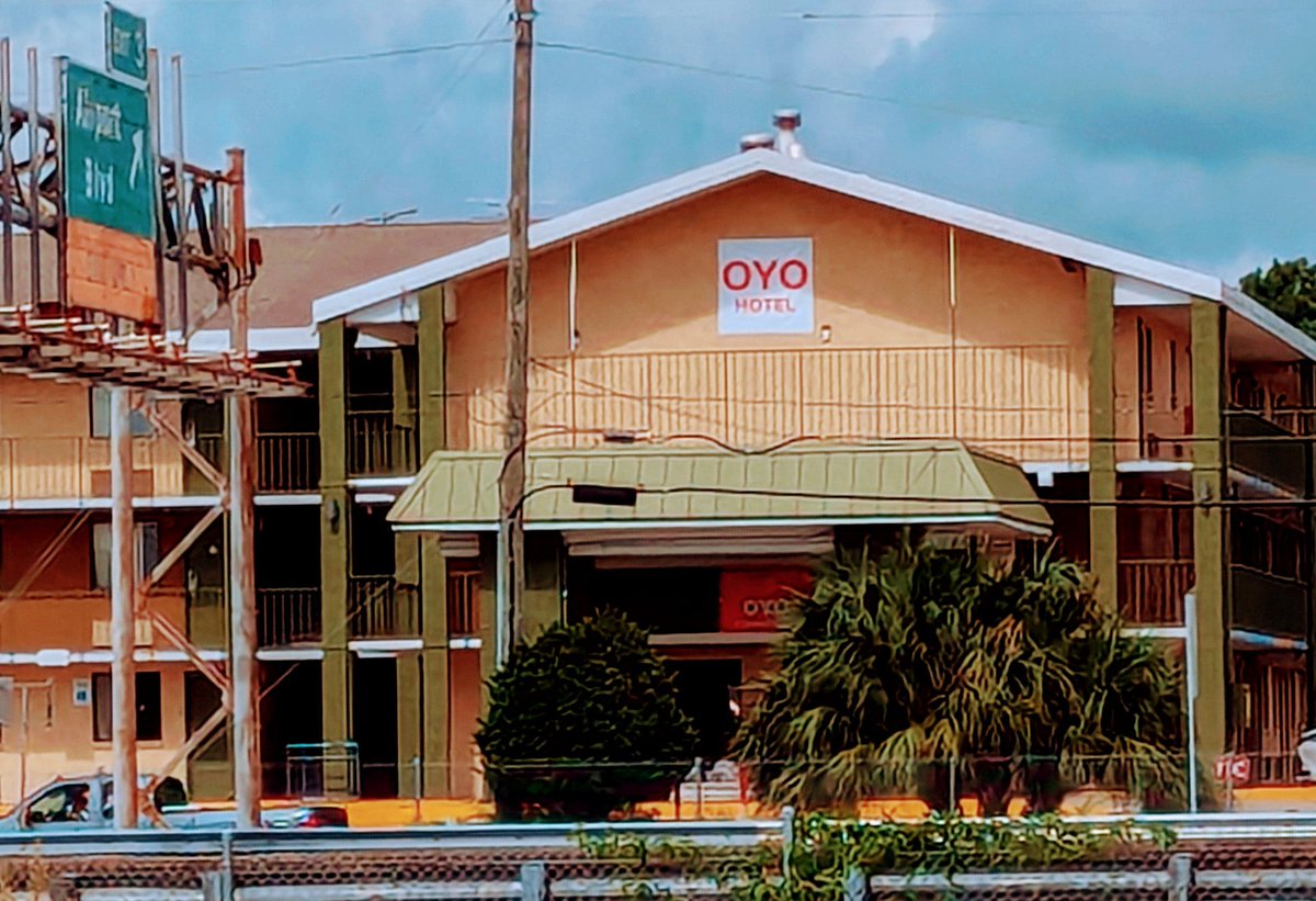 lawtonbg's tweet photo. @DetroitMark @MtM_Vegas  If y'all ever make it to Mobile, Alabama, a new OYO hotel has opened on the Interstate. Not sure if you can use those valuable players points or not...

🤣🤣🤣🤣 https://t.co/McSeX70C8K