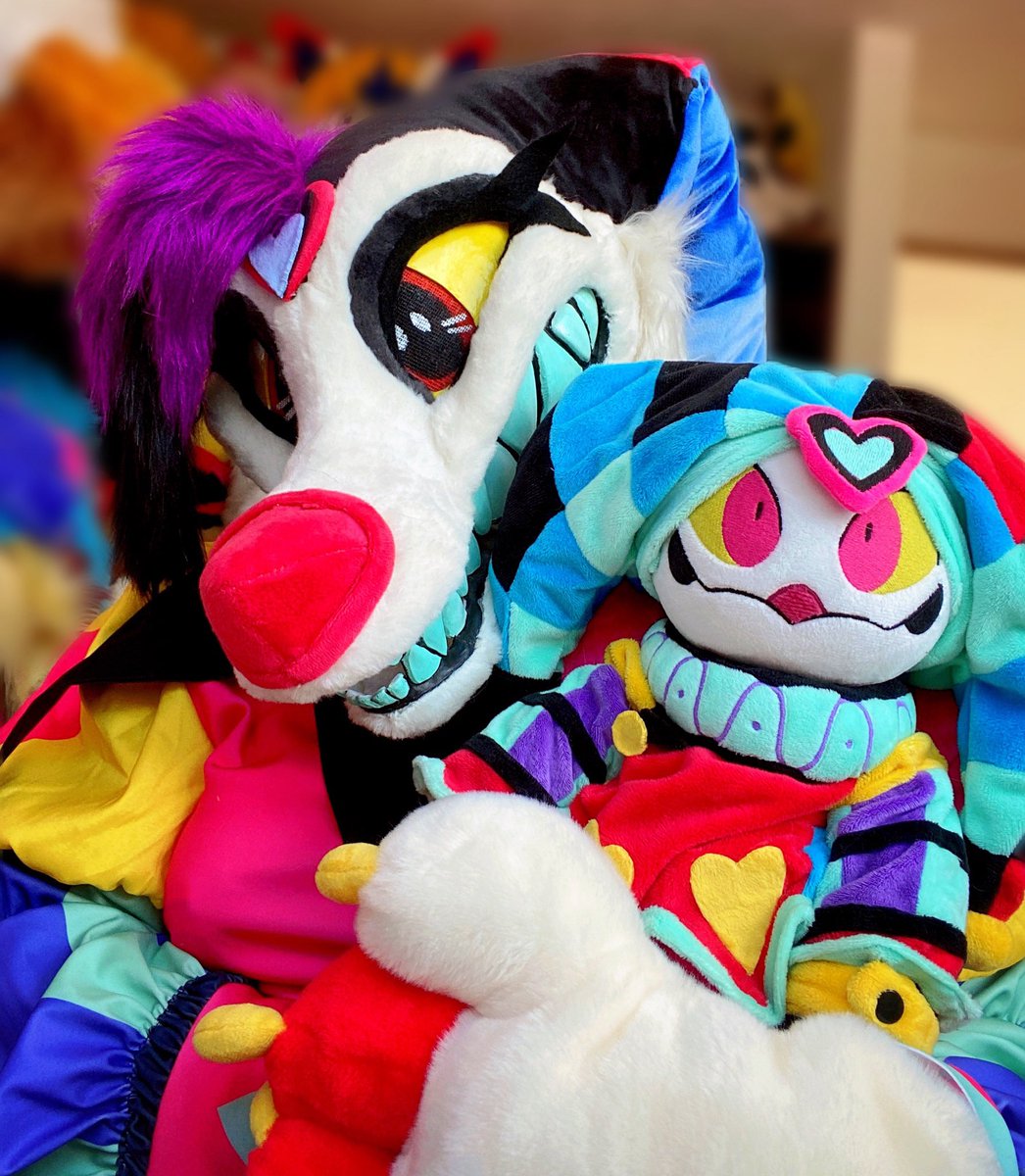 #happyfursuitfriday 💜 Fizzy with mini Fizzy 🤧