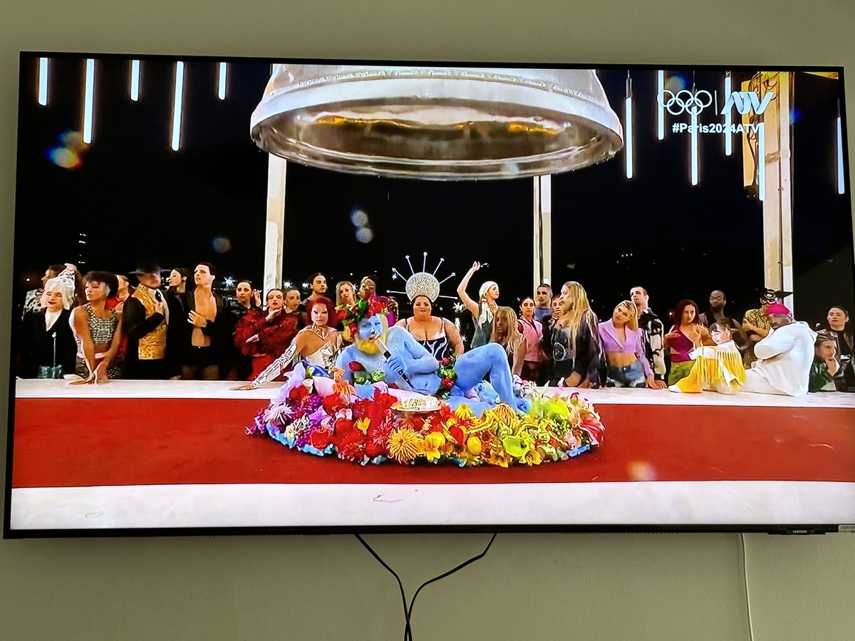 Giusepp38899119's tweet photo. Realmente desagradable la inauguración de los @JJOO !
No entiendo cuál es la necesidad de convertir una competencia deportiva en un grotesco desfile de transexuales! https://t.co/6vL623I7VF