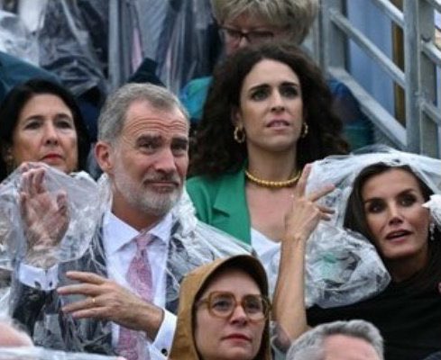 La cara de los reyes de España cuando apareció María Antonieta decapitada, no tiene precio.