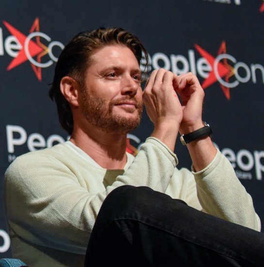Rose_ackles_'s tweet photo. Jensen Ackles spent 15 years of his career dedicated to one show. He's earned the right to spread his wings and explore new characters and stories. Let him shine in different roles and showcase his range as an actor https://t.co/NpMnqaGeFi