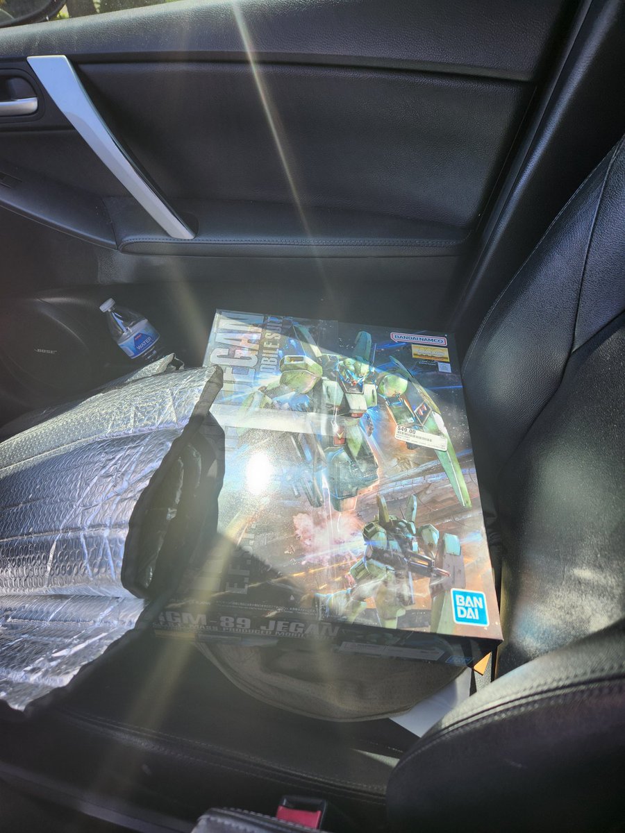 fray2free's tweet photo. Guys with a massive backlog will be like "oh I'll just stop by the hobby shop I won't buy anything I'll just look around" and then walk out having spent $50 https://t.co/02Vb8k4GyX