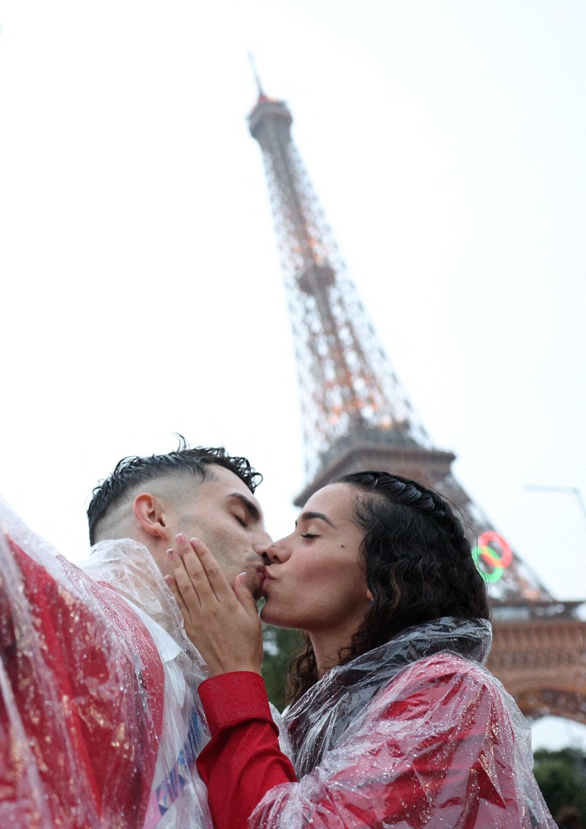 Imagina que nunca antes un gimnasta español en trampolín (hombre o mujer) se ha clasificado para unos Juegos Olímpicos. Que lo consigues, y también lo consigue tu pareja. Y que acabáis en la Ceremonia inaugural, en un barco en el Sena, en la ciudad más romántica del mundo,