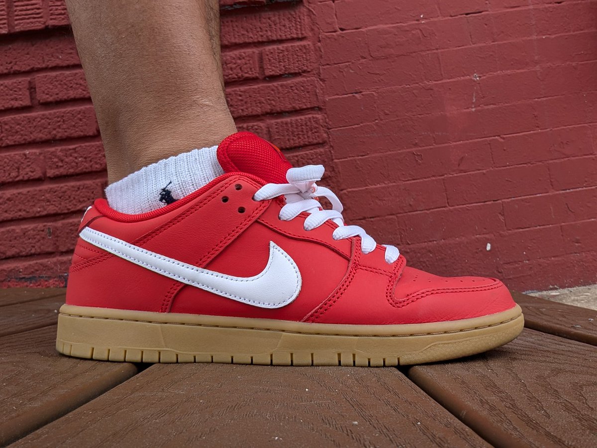 Sn3ak3r_Fr3ak3r's tweet photo. #WDYWT #UnDS Orange Label University Red Lows #YourSneakersAreDope #SneakerAdmirals #StashedBoxes #NsbOrg #NikeSB https://t.co/d53WMQt0g2